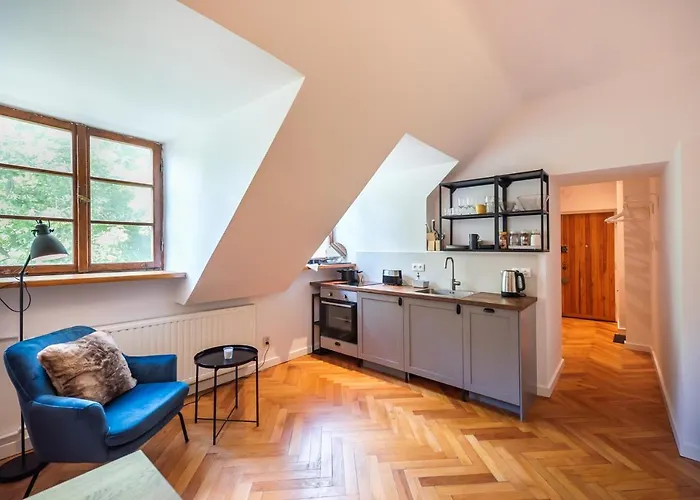 Comfortable Old Town By Bookinghost Varsó